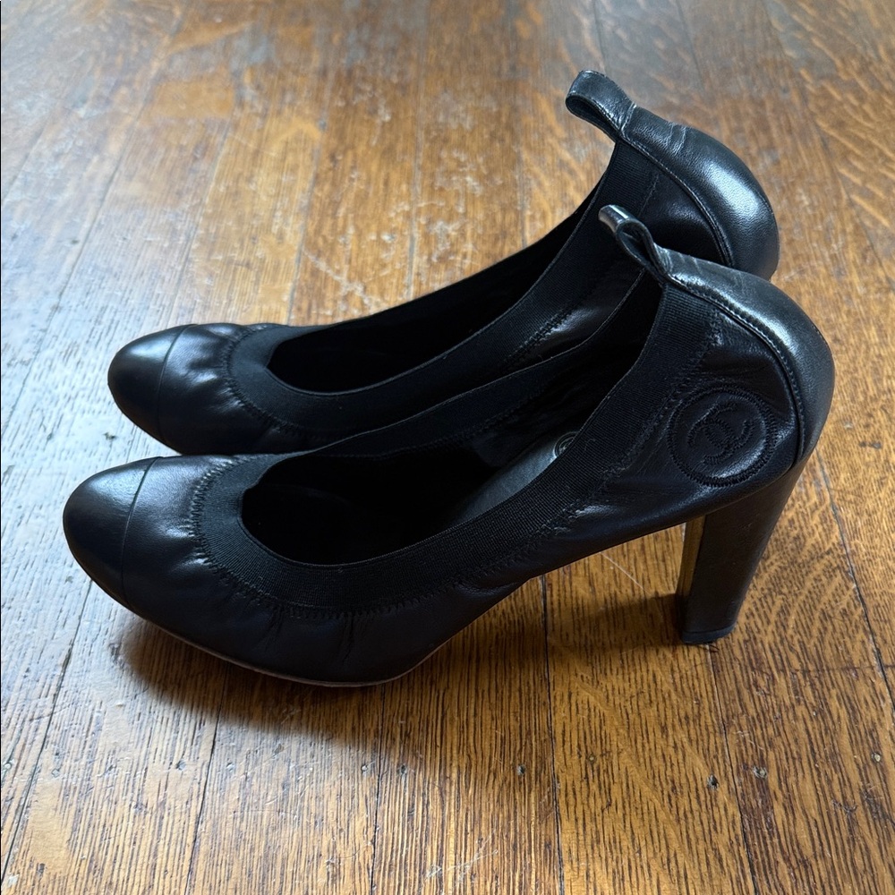 CHANEL Black Leather Round-Toe High Heel Pumps